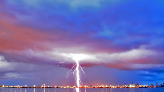 Lightning city night sky matte - dramatic lightning free wallpaper