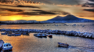 Harbor boats mountain sunset city - carlo carlone free wallpaper