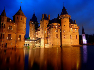 Castle clock tower night reflection - caspar van wittel free wallpaper