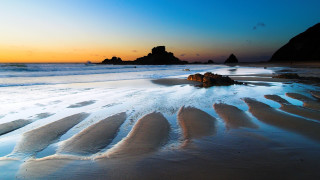 Beach rock formation sunset ocean - a few wave free wallpaper