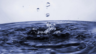 Blue water bubbles bowl macro - a bowl of water free wallpaper
