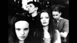 Group people black white photo 4 - bauhaus free wallpaper