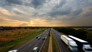Highway cars sunset cloudy sky - sunset time free wallpaper for desktop