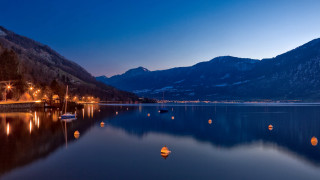 Lake lights mountains night boats - a few boat free wallpaper
