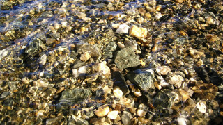 Beach rocks water wave polarized - aquirax uno free wallpaper