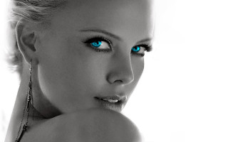Woman blue eyes necklace serious - blue eye and a necklace free wallpaper