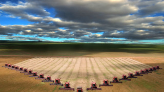 Large field red equipment cloudy - a large field free wallpaper