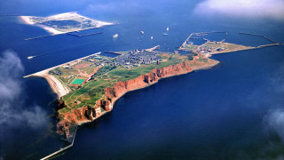 Aerial island city beach ecological - an aerial view free wallpaper