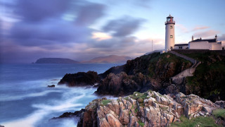 Lighthouse cliff ocean sunset clouds - a rocky cliff free wallpaper