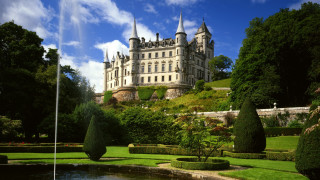 Castle fountain garden arts crafts - a fountain in the middle of it free wallpaper