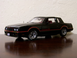 Toy car table white wall - a toy car free wallpaper