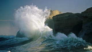 Large wave cliffs sunny ocean - derek hill free wallpaper for desktop
