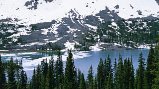 Mountain lake trees snow forest - a few snow covered mountains free wallpaper