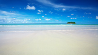 Sandy beach island blue sky 2 - a sandy beach free wallpaper for desktop