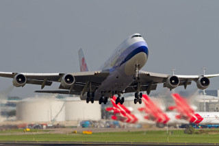 Jetliner cloudy sky runway flags - motion blur free wallpaper