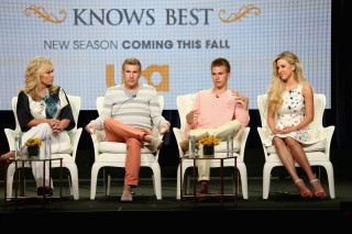 People chairs screen know best - free seasons wallpaper