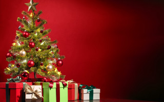 Christmas tree presents table red - a red wall behind free wallpaper for desktop
