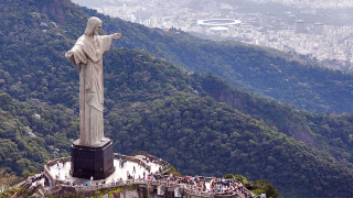 Jesus statue city mountain crowd - m free wallpaper for desktop