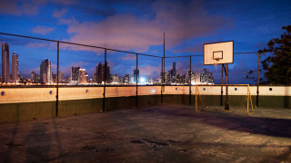 Basketball court city skyline night - a city skyline in the background free wallpaper