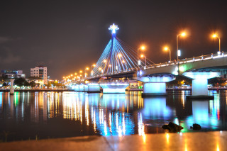 Bridge water night lights city 19 - a body of water free wallpaper for desktop