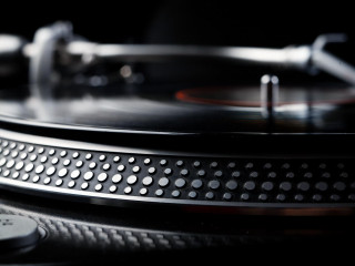 Turntable metal plate black dots - a turntable free wallpaper