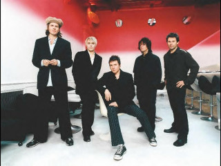 Group people red wall white 3 - a red wall behind them free wallpaper