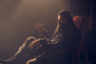 Long haired man sitting portrait - a pipe free wallpaper