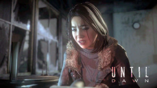 Woman fur coat cellphone dark - realism free wallpaper