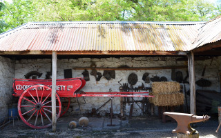 Red wagon building red roof - a red table free wallpaper
