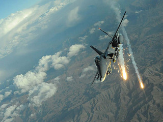 Fighter jet missiles flying air - intimidating free wallpaper