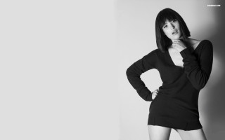 Woman black dress posing hands 27 - emma ríos free wallpaper