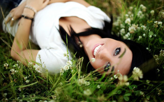 Woman laying grass smiling nature 2 - a bunt free wallpaper