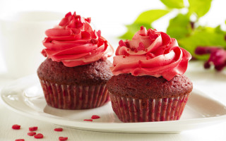 Red cupcakes pink frosting berry - eve disher free wallpaper