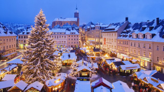 Christmas tree snowy town square - florence engelbach free wallpaper for desktop