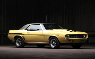 Yellow car dark room black 7 - the side of the car free wallpaper