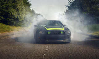 Car yellow stripe smoke cobra - a yellow stripe free wallpaper for desktop