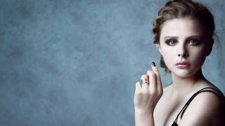 Woman ring cigarette serious aesthetic - a cigarette free wallpaper for desktop