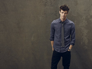 Man tie concrete wall standing - a man in a tie free wallpaper for desktop