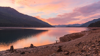 Lake mountain pink sky cityscape - a pink sky in the background free wallpaper for desktop
