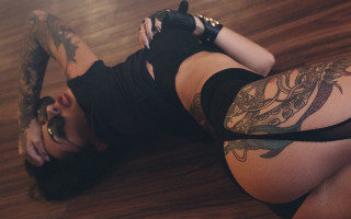 Aramenta dianthe vail tattooed sitting - tattoo free wallpaper for desktop