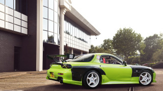 Green car building bike rack - extreme detail free wallpaper