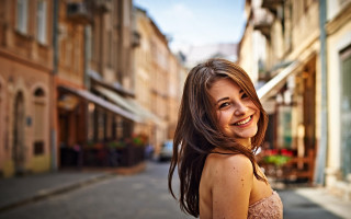 Woman building smiling street bokeh - american barbizon school free wallpaper