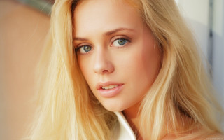 Blonde haired blue eyed woman 6 - facial feature free wallpaper