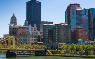 Bridge river city skyline architecture - a city skyline free wallpaper