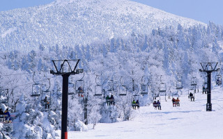 Ski lift group mountains snow - a group of people free wallpaper