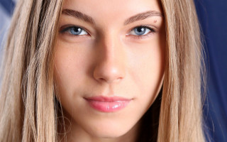 Blonde woman blue eyes blue 3 - a blue umbrella free wallpaper