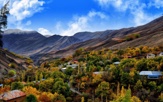 Mountain town autumn blue sky - autumn time free wallpaper