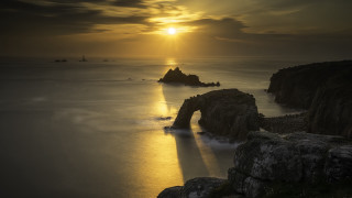 Sunset water rock boat horizon - rim light free wallpaper for desktop