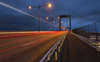Night street bridge city lights - a traffic light free wallpaper