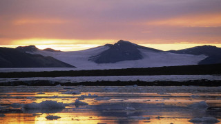 Sunset mountain range ice floes - the foreground and a body of water free wallpaper for desktop